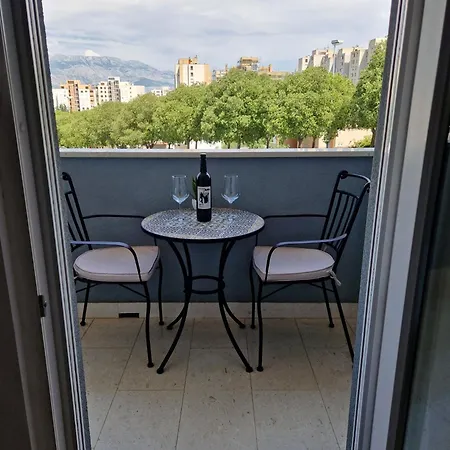 Berekin Apartment Split